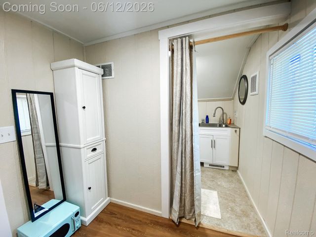 10514 Hamburg Road, Hamburg Township, MI 48189