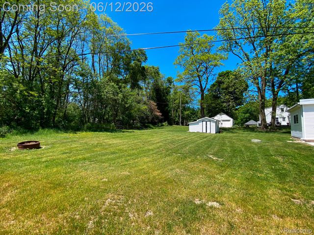 10514 Hamburg Road, Hamburg Township, MI 48189