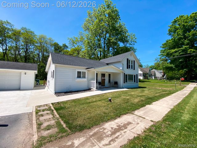 10514 Hamburg Road, Hamburg Township, MI 48189