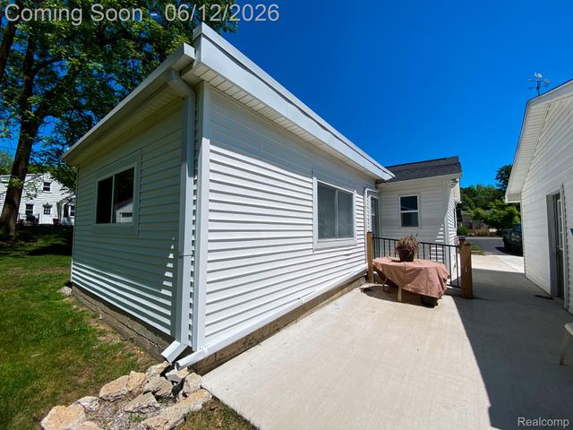 10514 Hamburg Road, Hamburg Township, MI 48189