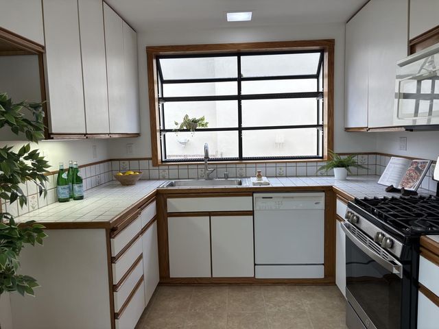 42 Lake Forest Drive, Daly City, CA 94015