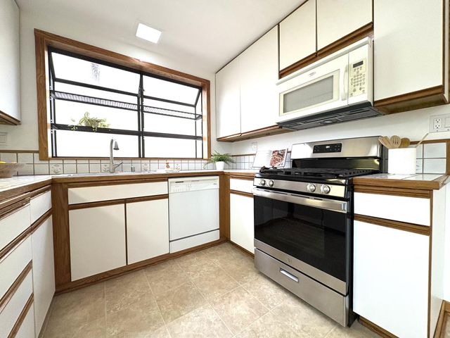 42 Lake Forest Drive, Daly City, CA 94015