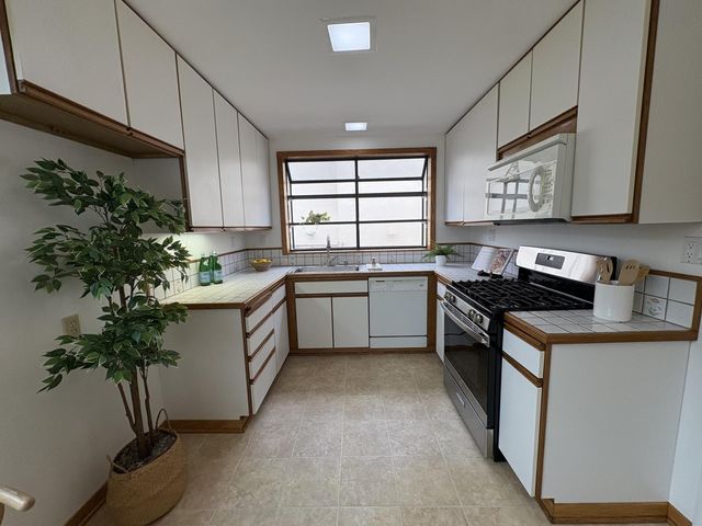 42 Lake Forest Drive, Daly City, CA 94015