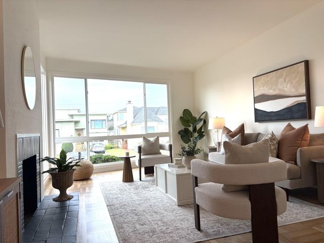 42 Lake Forest Drive, Daly City, CA 94015