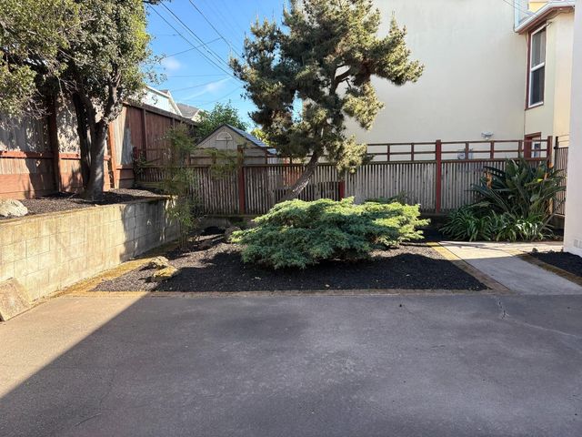 42 Lake Forest Drive, Daly City, CA 94015