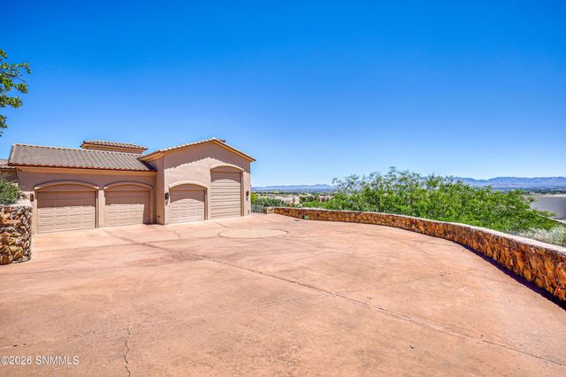 1301 Estancia Court, Las Cruces, NM 88007