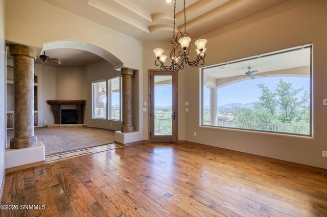 1301 Estancia Court, Las Cruces, NM 88007