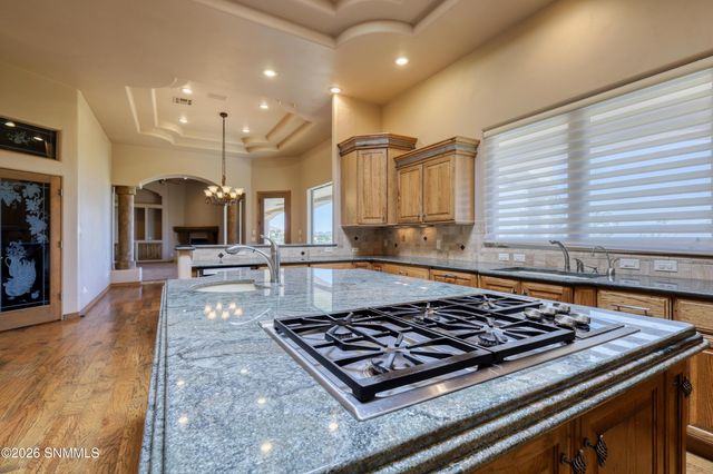 1301 Estancia Court, Las Cruces, NM 88007