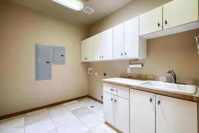 1301 Estancia Court, Las Cruces, NM 88007