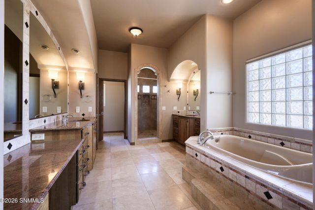 1301 Estancia Court, Las Cruces, NM 88007