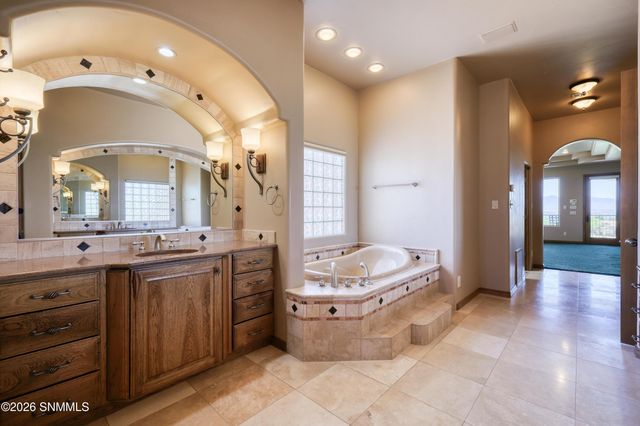 1301 Estancia Court, Las Cruces, NM 88007