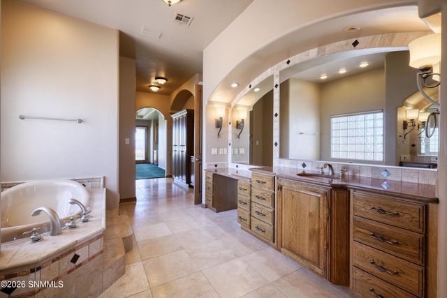 1301 Estancia Court, Las Cruces, NM 88007
