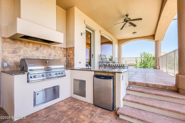 1301 Estancia Court, Las Cruces, NM 88007