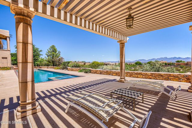 1301 Estancia Court, Las Cruces, NM 88007