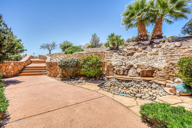 1301 Estancia Court, Las Cruces, NM 88007