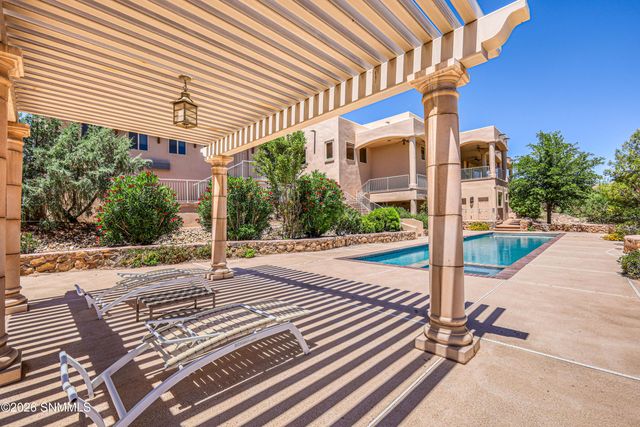 1301 Estancia Court, Las Cruces, NM 88007