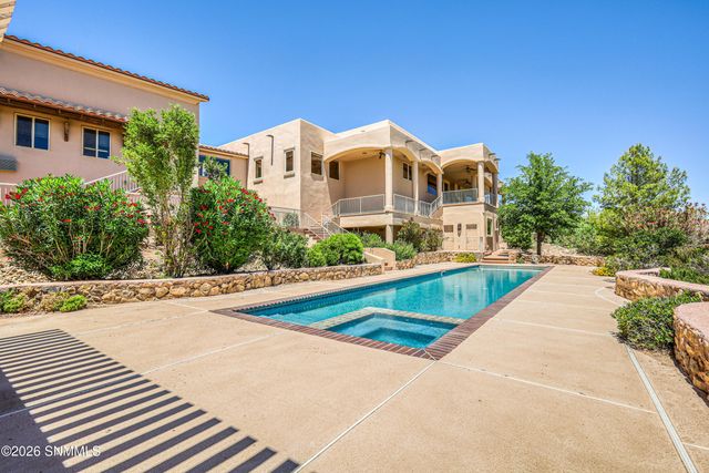 1301 Estancia Court, Las Cruces, NM 88007