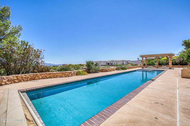 1301 Estancia Court, Las Cruces, NM 88007