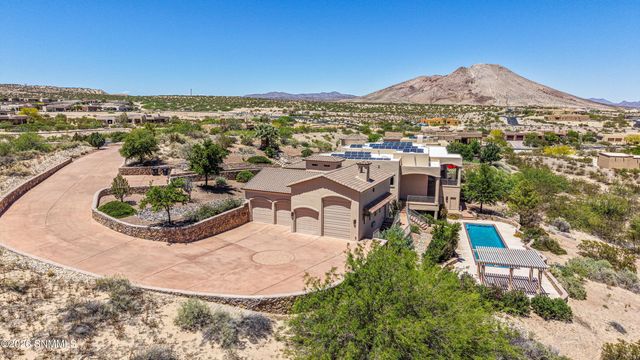 1301 Estancia Court, Las Cruces, NM 88007