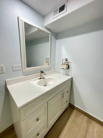 2112 N Sawyer Avenue I, Chicago, IL 60647