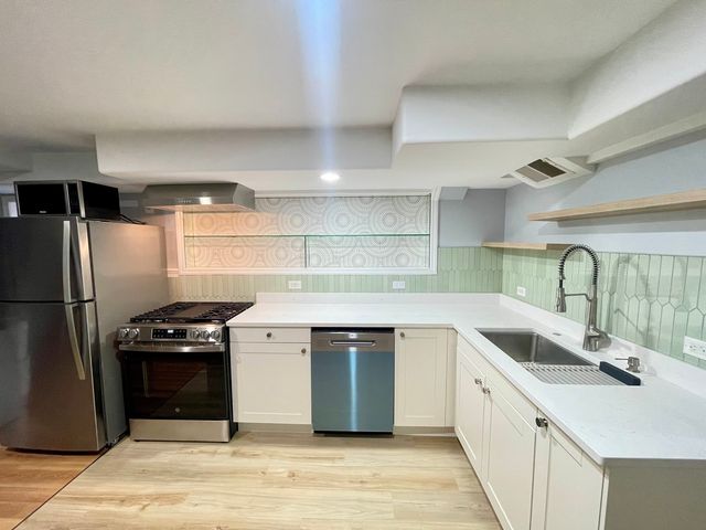 2112 N Sawyer Avenue I, Chicago, IL 60647