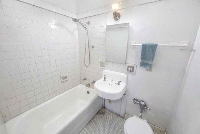 1242 W Highland AVENUE, Milwaukee, WI 53233