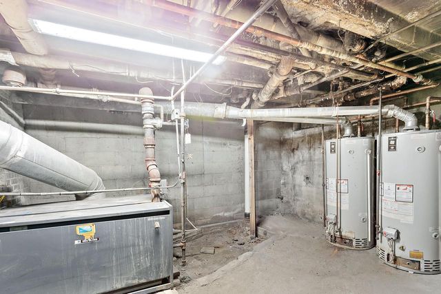 1242 W Highland AVENUE, Milwaukee, WI 53233