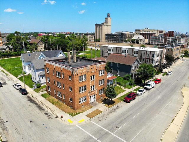 1242 W Highland AVENUE, Milwaukee, WI 53233