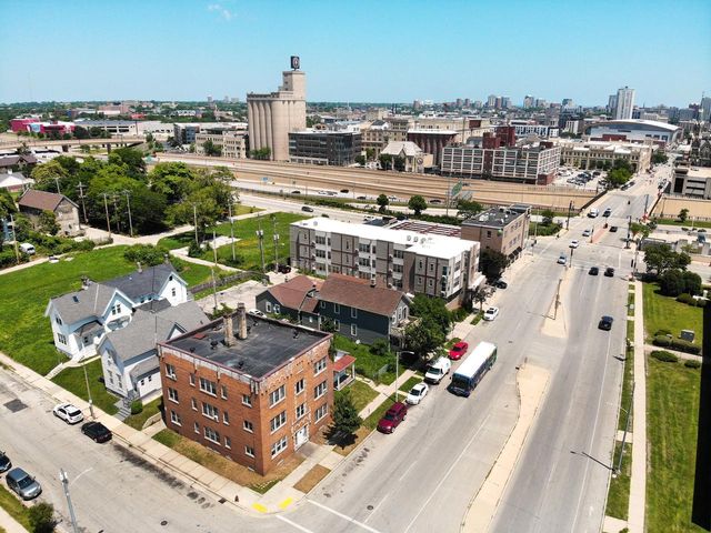 1242 W Highland AVENUE, Milwaukee, WI 53233