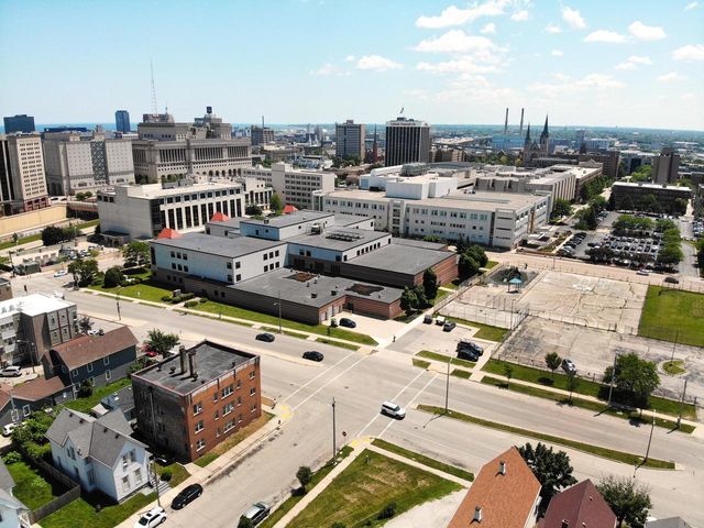 1242 W Highland AVENUE, Milwaukee, WI 53233