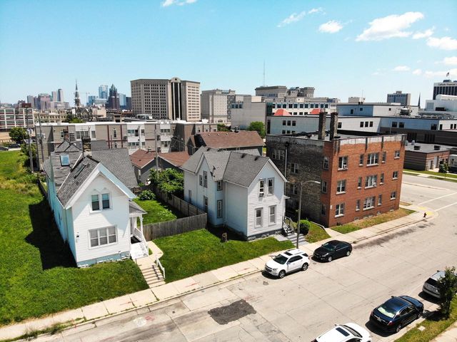 1242 W Highland AVENUE, Milwaukee, WI 53233
