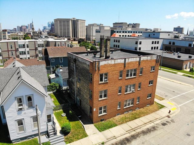 1242 W Highland AVENUE, Milwaukee, WI 53233