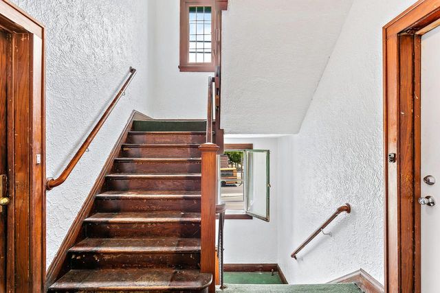 1242 W Highland AVENUE, Milwaukee, WI 53233