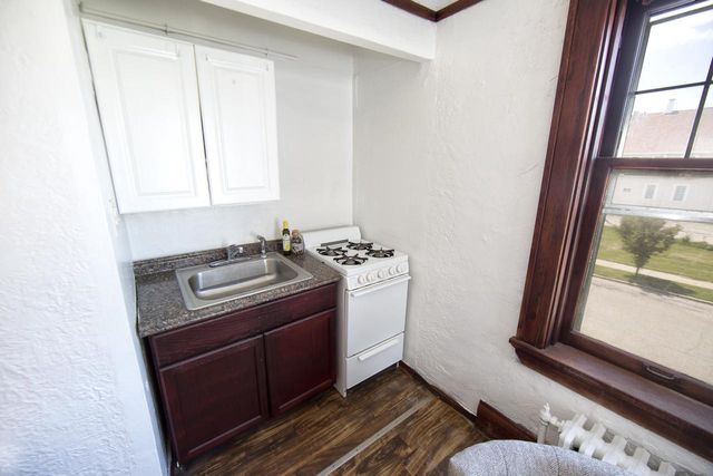 1242 W Highland AVENUE, Milwaukee, WI 53233