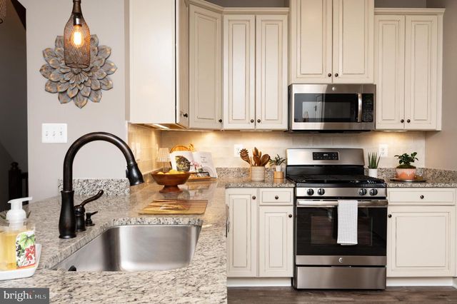8323 PONDVIEW DR, Millersville, MD 21108