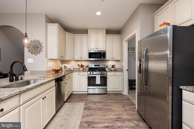 8323 PONDVIEW DR, Millersville, MD 21108