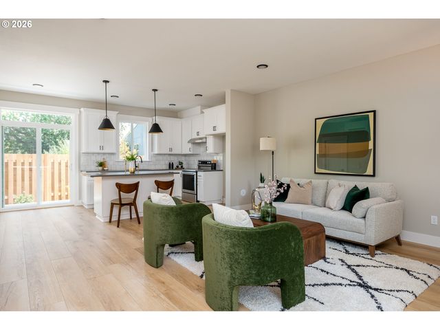 8425 Ne Hassalo St, Portland, OR 97220