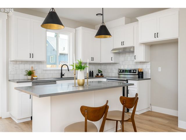 8425 Ne Hassalo St, Portland, OR 97220