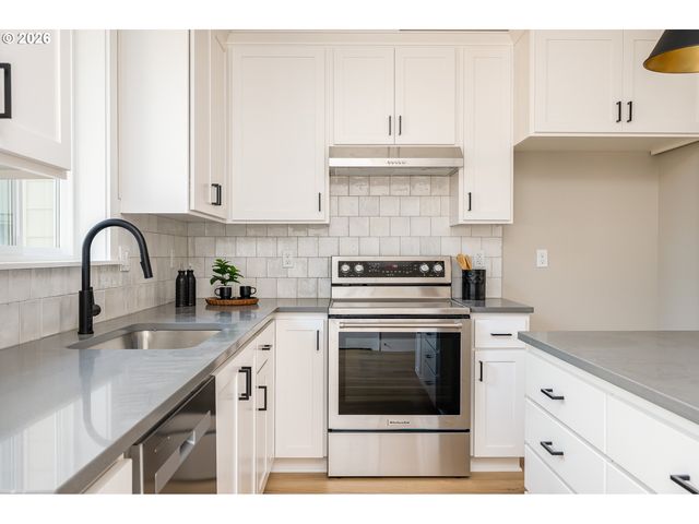 8425 Ne Hassalo St, Portland, OR 97220