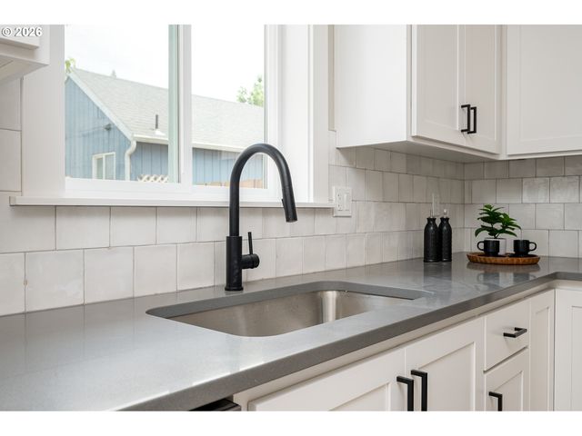8425 Ne Hassalo St, Portland, OR 97220