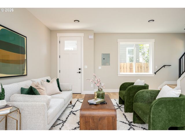 8425 Ne Hassalo St, Portland, OR 97220