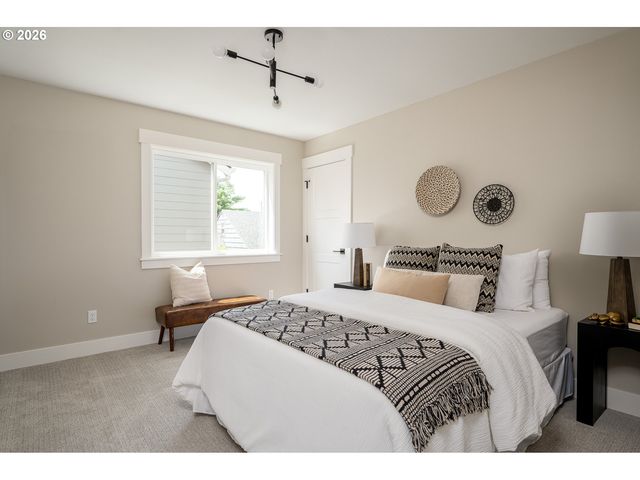 8425 Ne Hassalo St, Portland, OR 97220