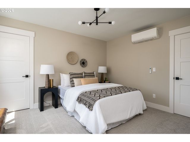 8425 Ne Hassalo St, Portland, OR 97220