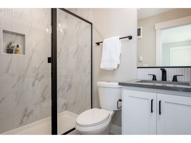 8425 Ne Hassalo St, Portland, OR 97220