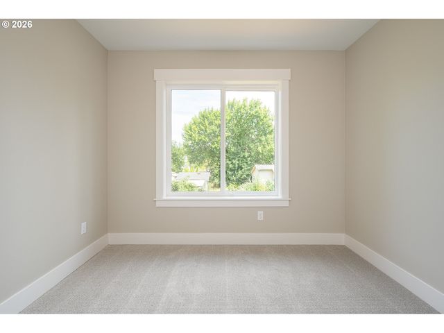 8425 Ne Hassalo St, Portland, OR 97220