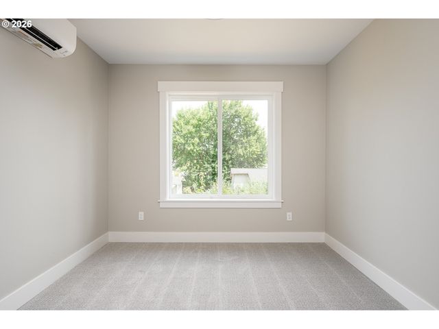 8425 Ne Hassalo St, Portland, OR 97220