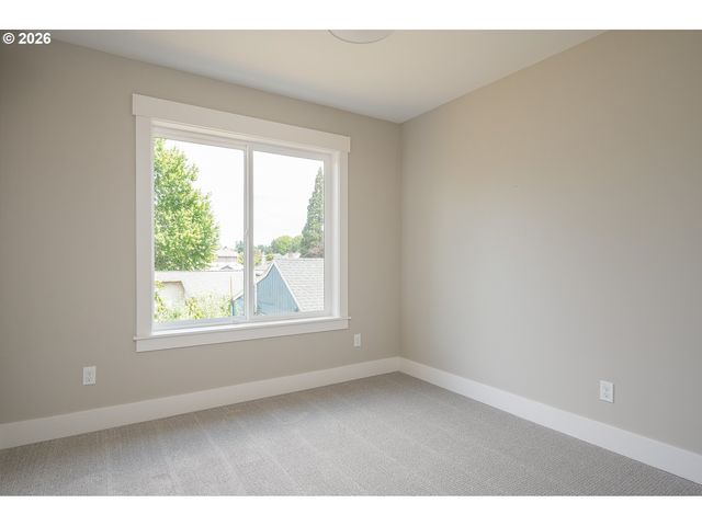 8425 Ne Hassalo St, Portland, OR 97220