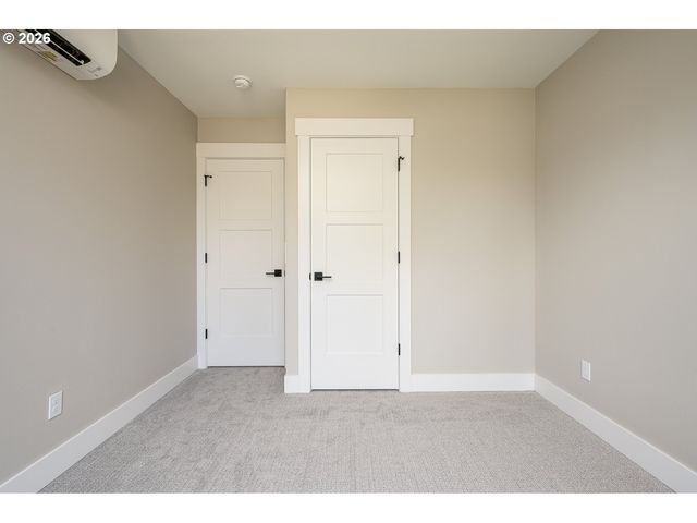 8425 Ne Hassalo St, Portland, OR 97220