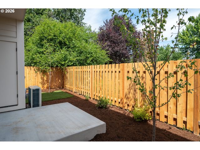 8425 Ne Hassalo St, Portland, OR 97220