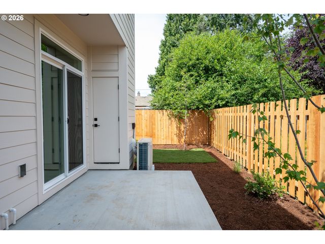 8425 Ne Hassalo St, Portland, OR 97220